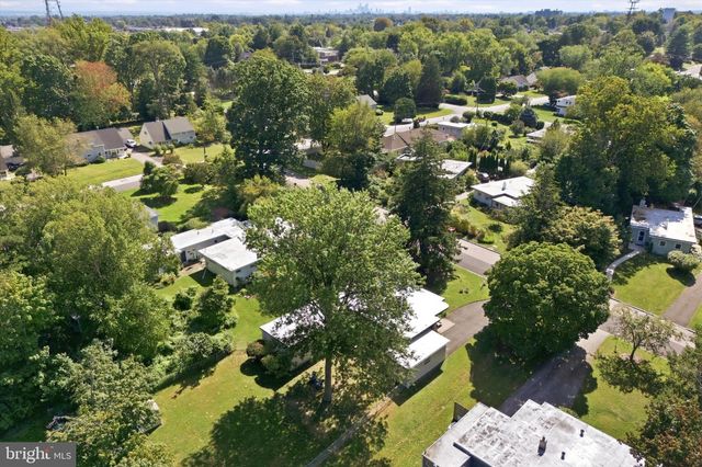 8105 MACARTHUR RD, Wyndmoor, PA 19038