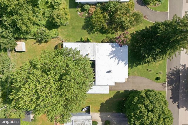 8105 MACARTHUR RD, Wyndmoor, PA 19038