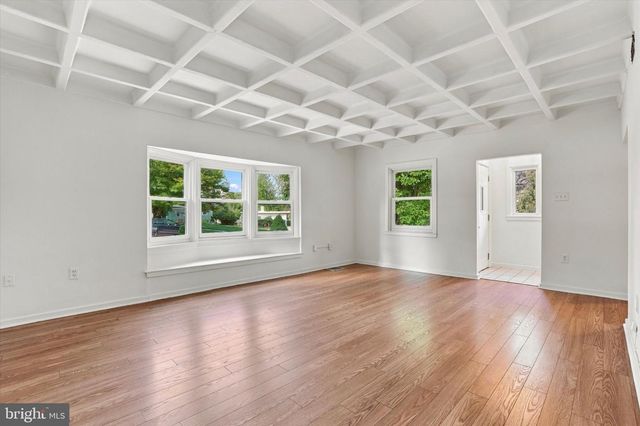 8105 MACARTHUR RD, Wyndmoor, PA 19038