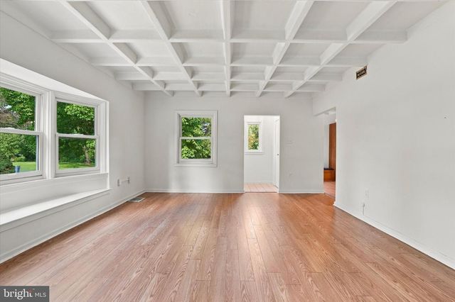 8105 MACARTHUR RD, Wyndmoor, PA 19038