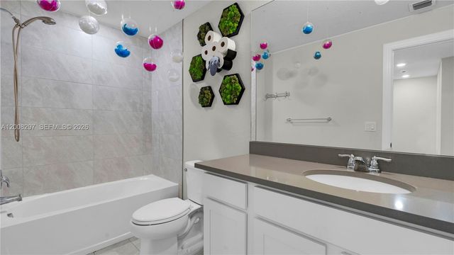2913 Olivia Ave, Lauderdale Lakes, FL 33311
