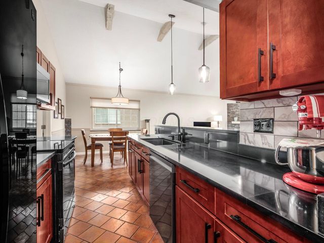 4908 Meadow Run Drive, Hilliard, OH 43026
