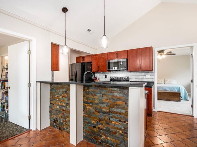 4908 Meadow Run Drive, Hilliard, OH 43026
