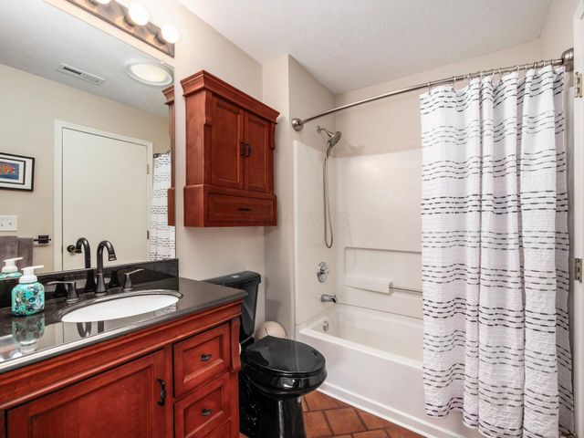 4908 Meadow Run Drive, Hilliard, OH 43026