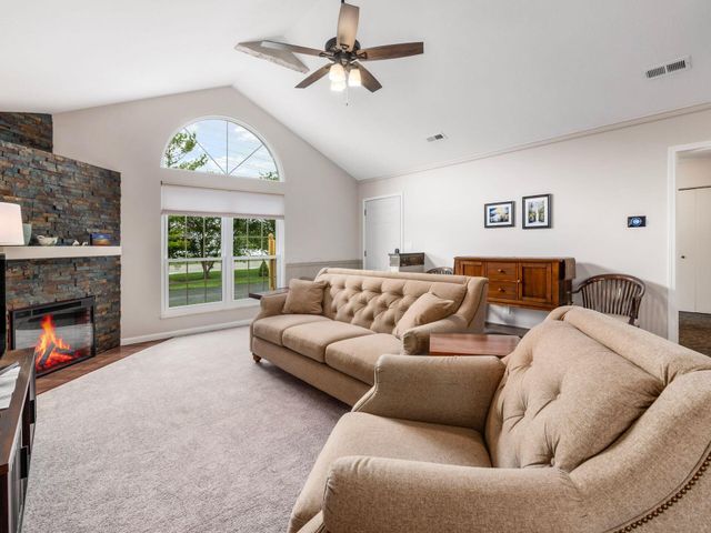 4908 Meadow Run Drive, Hilliard, OH 43026