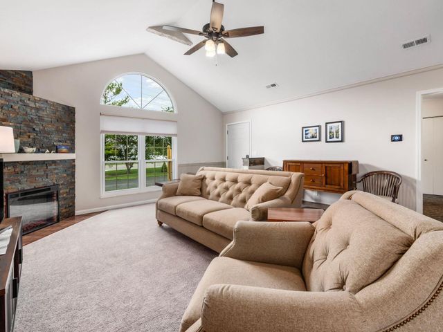 4908 Meadow Run Drive, Hilliard, OH 43026