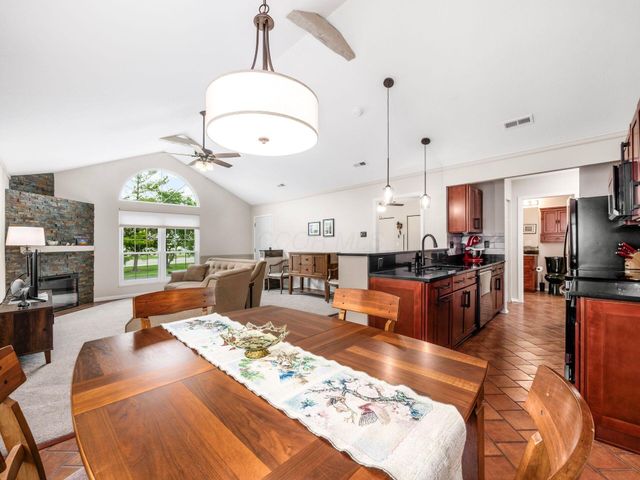 4908 Meadow Run Drive, Hilliard, OH 43026