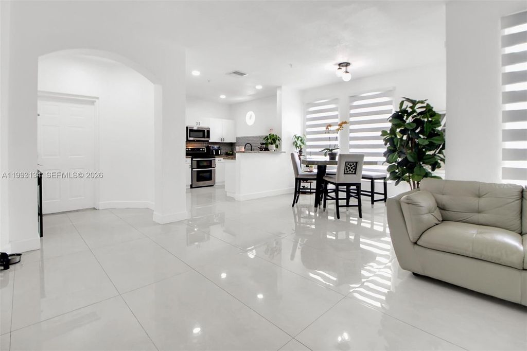 Image 3 of property listing at 4341 SW 160th Ave 106, Miramar, FL 33027