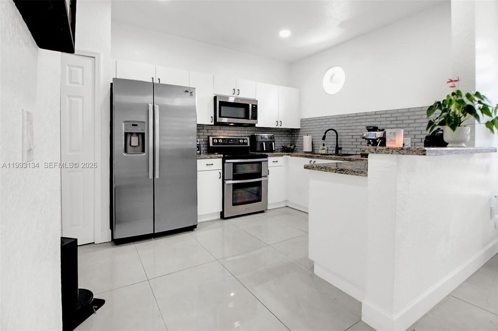 Image 6 of property listing at 4341 SW 160th Ave 106, Miramar, FL 33027