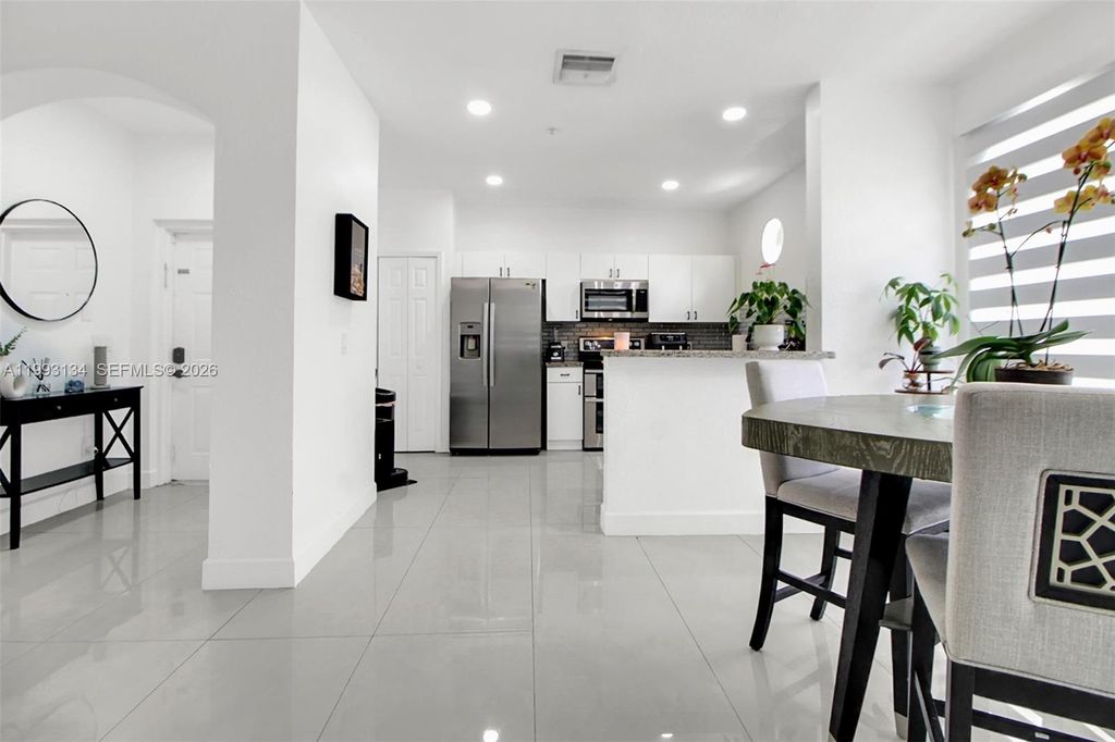 Image 7 of property listing at 4341 SW 160th Ave 106, Miramar, FL 33027