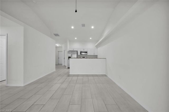 614 SW 3rd CT, Cape Coral, FL 33991