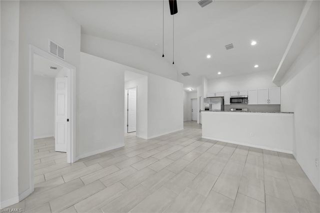 614 SW 3rd CT, Cape Coral, FL 33991