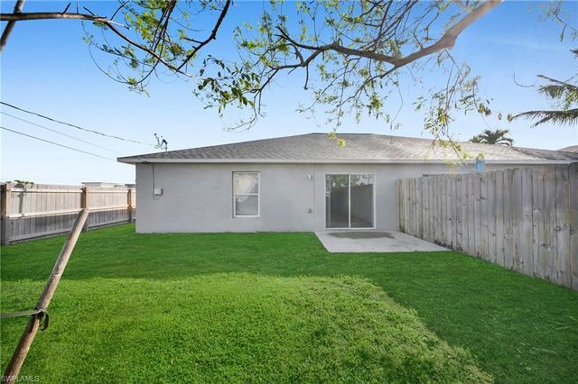 614 SW 3rd CT, Cape Coral, FL 33991