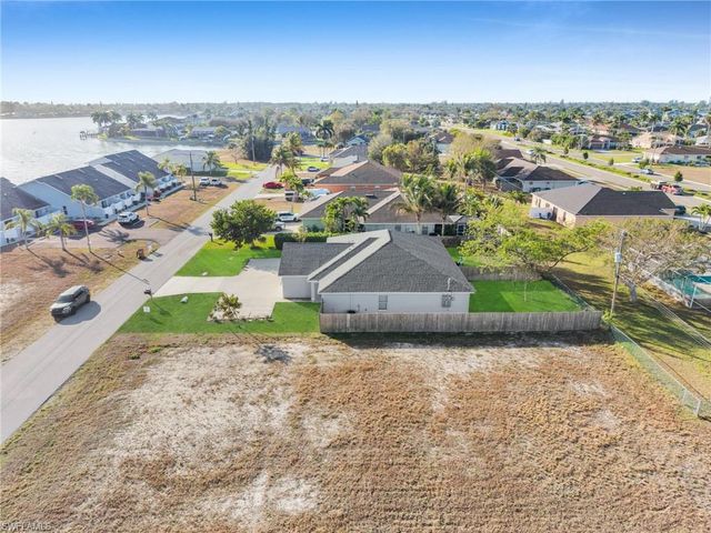 614 SW 3rd CT, Cape Coral, FL 33991