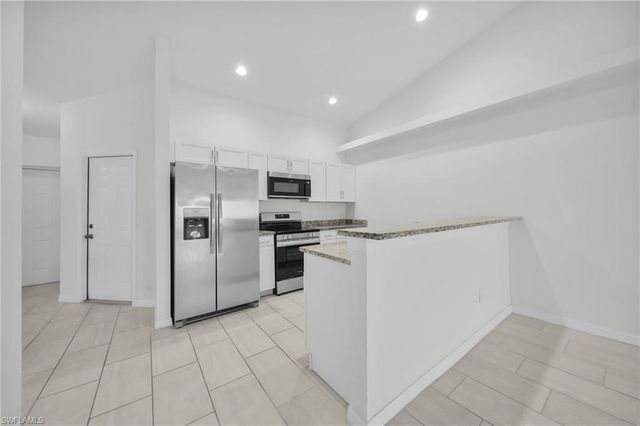 614 SW 3rd CT, Cape Coral, FL 33991