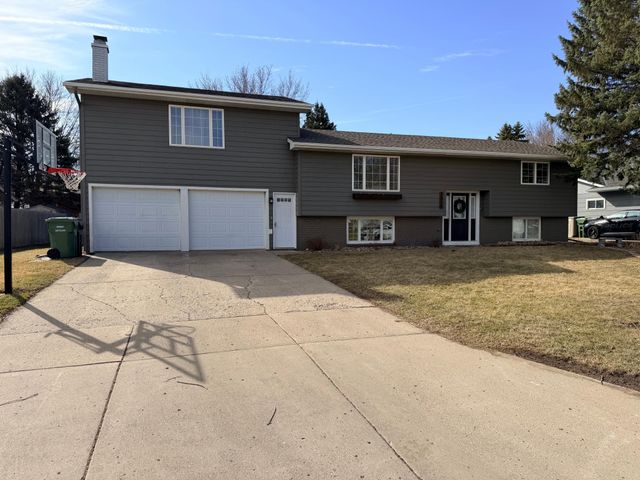 1511 Eckerson Drive, Worthington, MN 56187