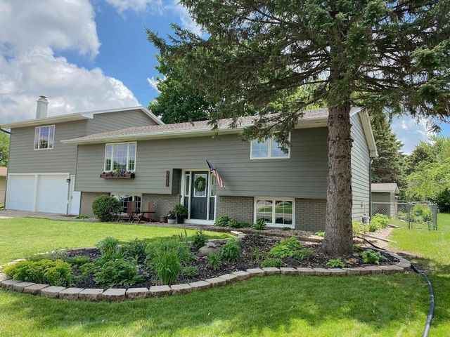 1511 Eckerson Drive, Worthington, MN 56187