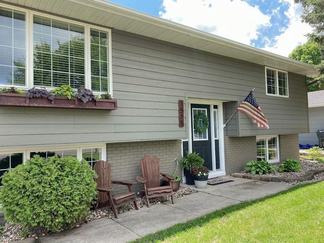 1511 Eckerson Drive, Worthington, MN 56187