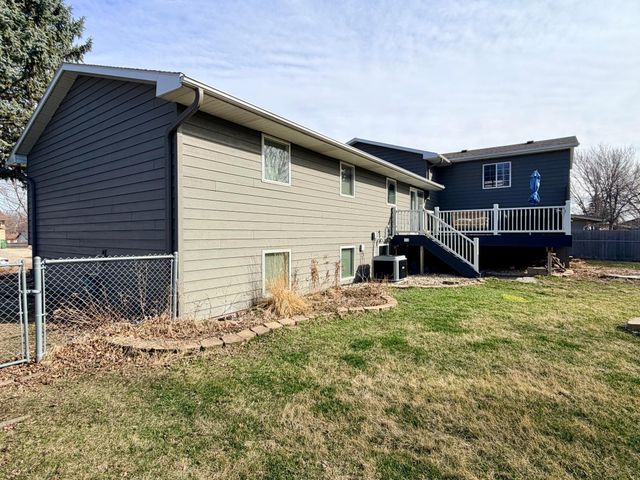 1511 Eckerson Drive, Worthington, MN 56187
