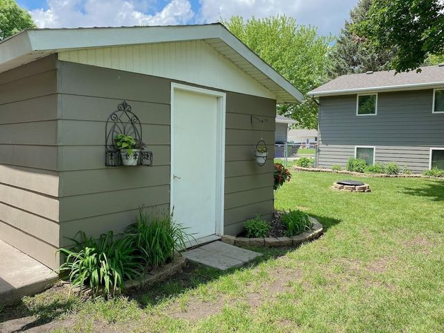 1511 Eckerson Drive, Worthington, MN 56187