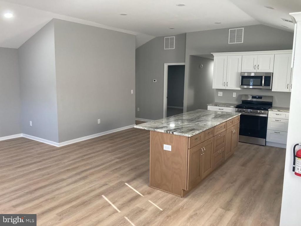 Image 15 of property listing at 72 ALDEN AVE, Riverside, NJ 08075