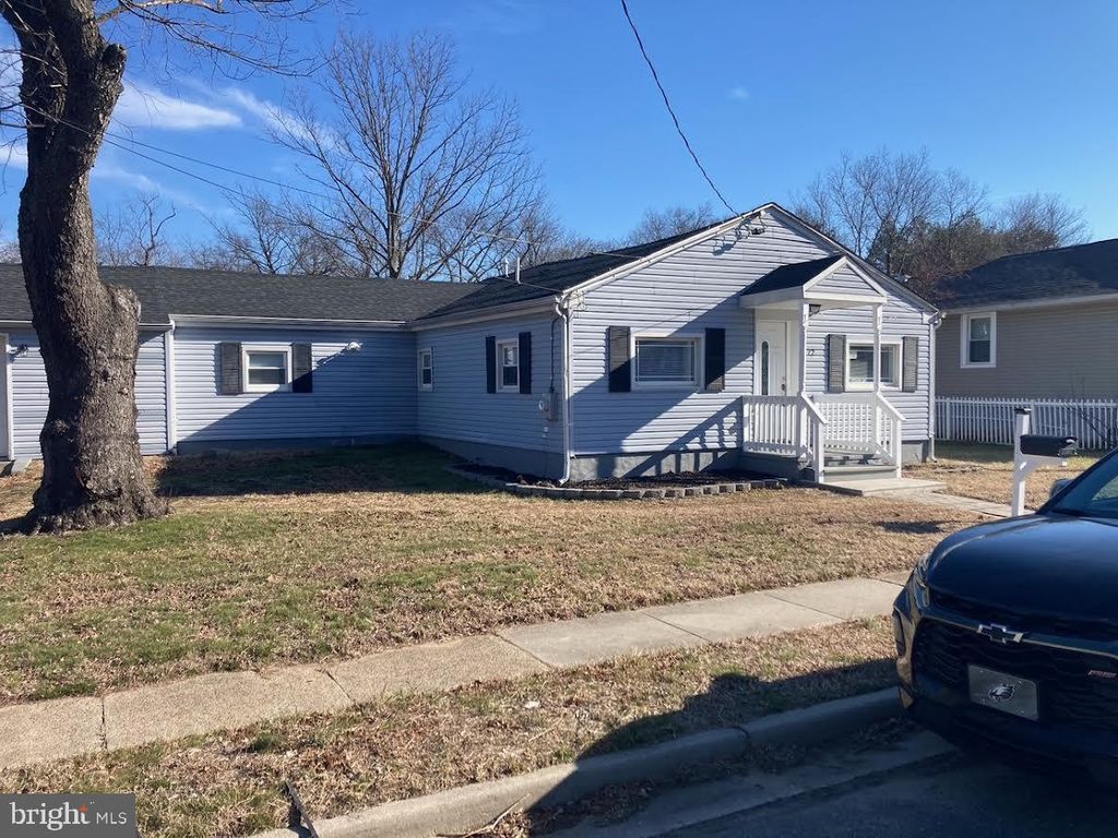 Image 2 of property listing at 72 ALDEN AVE, Riverside, NJ 08075