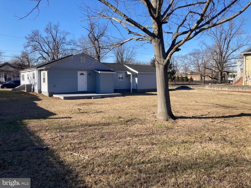 Image 6 of property listing at 72 ALDEN AVE, Riverside, NJ 08075