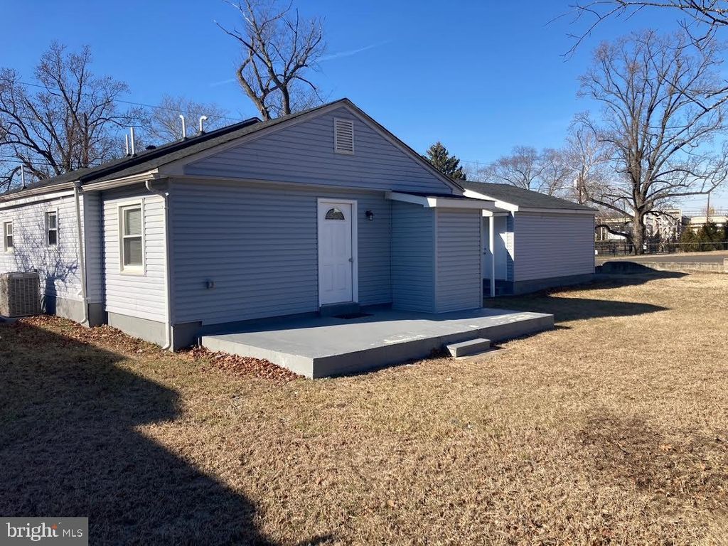 Image 7 of property listing at 72 ALDEN AVE, Riverside, NJ 08075