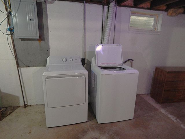 204 17TH ST SE, Minot, ND 58701