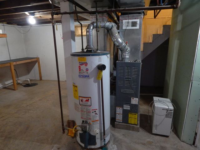 204 17TH ST SE, Minot, ND 58701