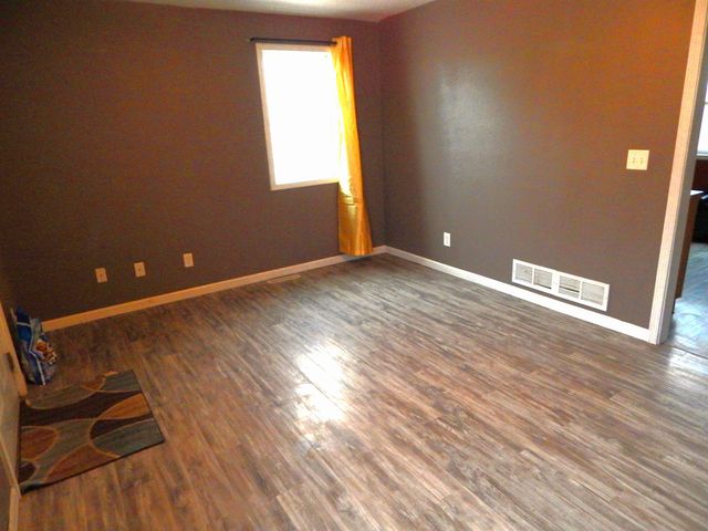 204 17TH ST SE, Minot, ND 58701