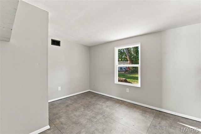 8454 Engler Avenue, St John, MO 63114