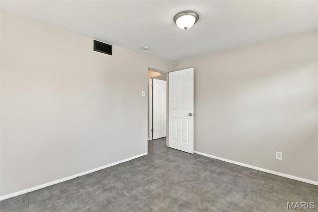 8454 Engler Avenue, St John, MO 63114
