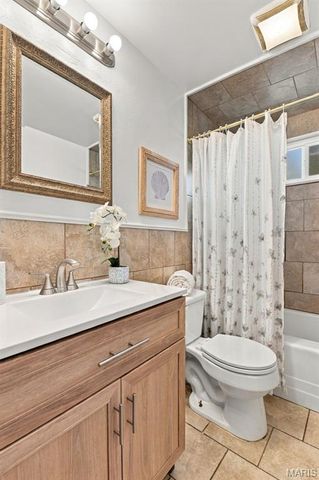 8454 Engler Avenue, St John, MO 63114