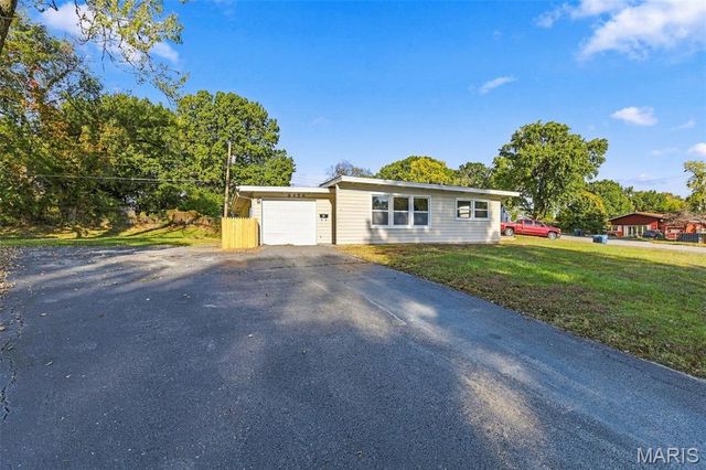 8454 Engler Avenue, St John, MO 63114