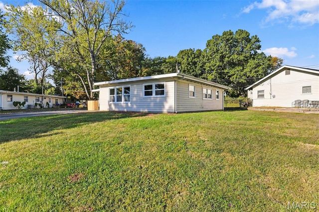 8454 Engler Avenue, St John, MO 63114