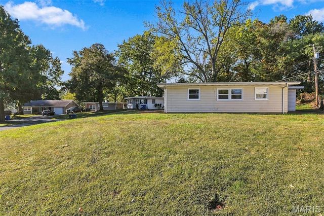 8454 Engler Avenue, St John, MO 63114