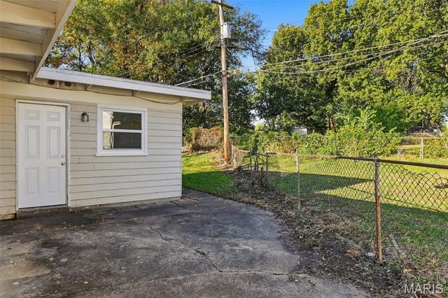 8454 Engler Avenue, St John, MO 63114