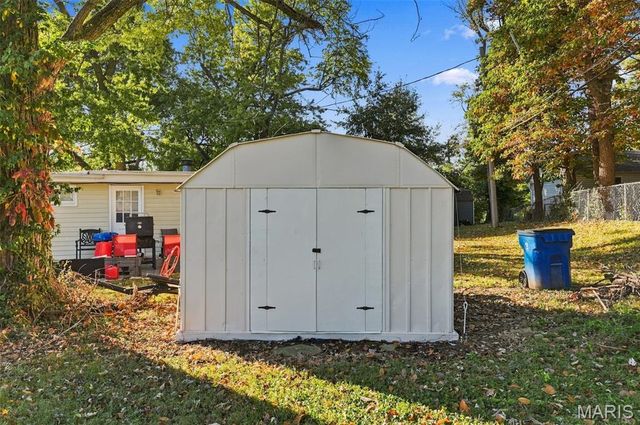 8454 Engler Avenue, St John, MO 63114