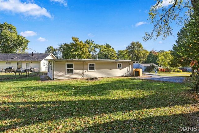 8454 Engler Avenue, St John, MO 63114