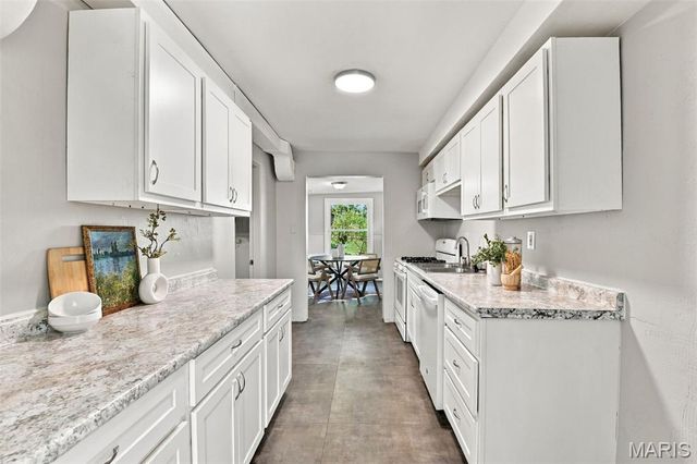 8454 Engler Avenue, St John, MO 63114
