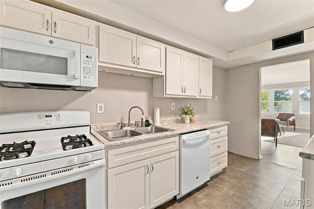 8454 Engler Avenue, St John, MO 63114
