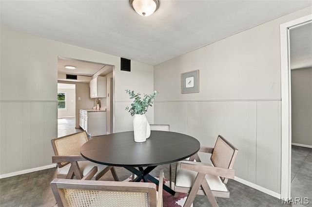 8454 Engler Avenue, St John, MO 63114