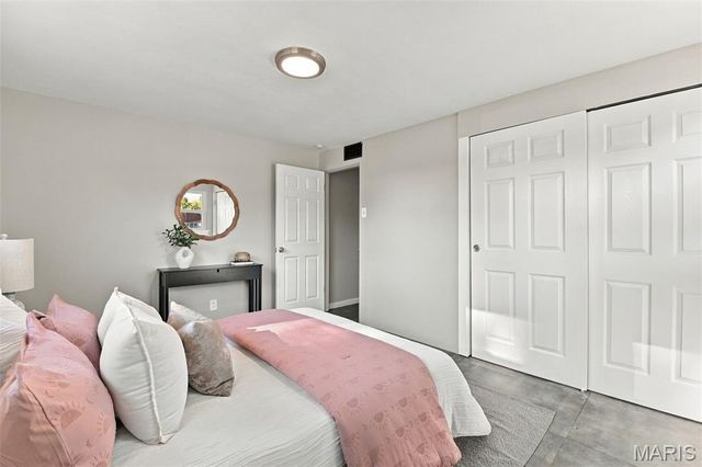 8454 Engler Avenue, St John, MO 63114