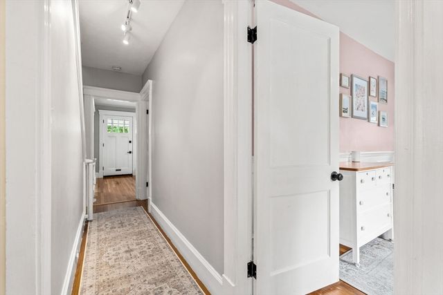 31 Sycamore St, Lowell, MA 01852