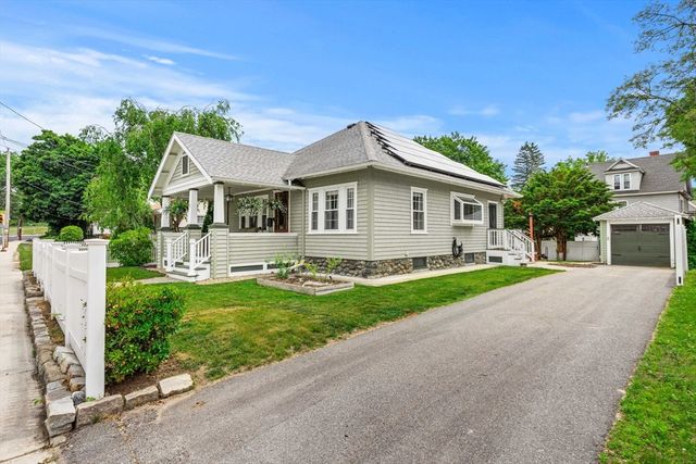 31 Sycamore St, Lowell, MA 01852