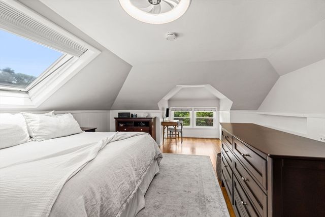 31 Sycamore St, Lowell, MA 01852