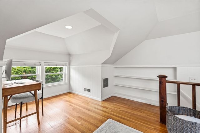 31 Sycamore St, Lowell, MA 01852