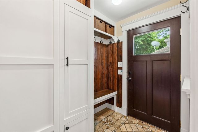 31 Sycamore St, Lowell, MA 01852