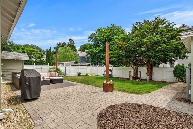 31 Sycamore St, Lowell, MA 01852